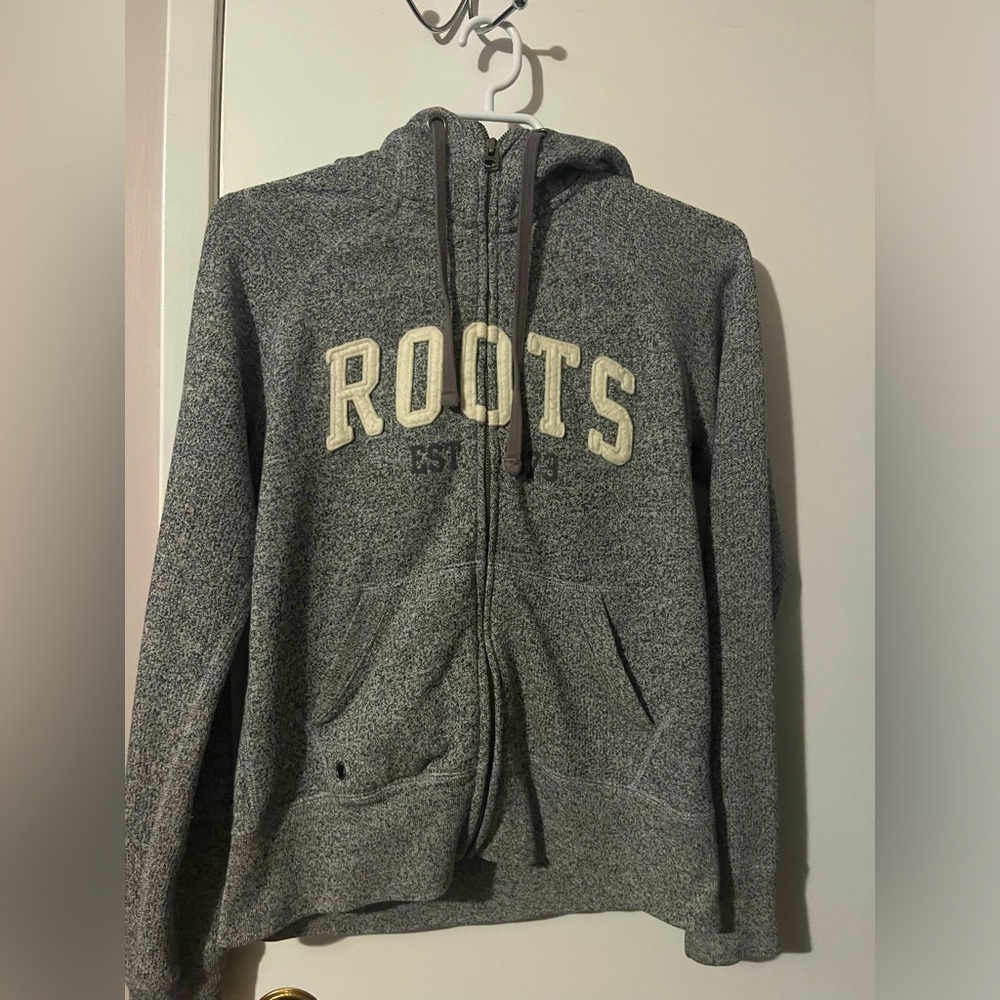 - Beautiful roots sweater. Size medium